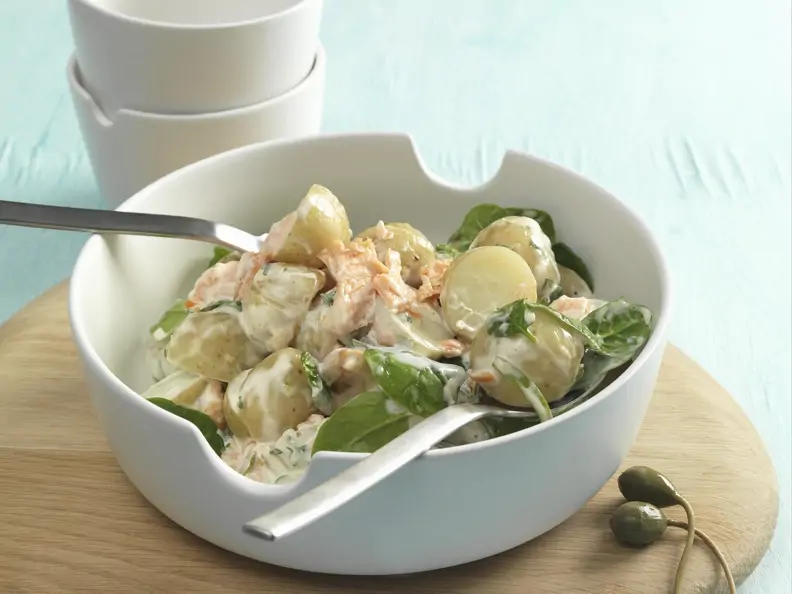 Kartoffel-Lachs-Salat mit Blattspinat