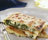 Teigtaschen mit Spinat-Feta-Füllung