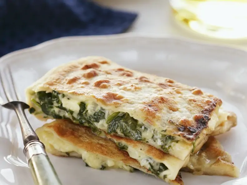 Teigtaschen mit Spinat-Feta-Füllung
