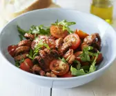 Calamarisalat mit Kirschtomaten