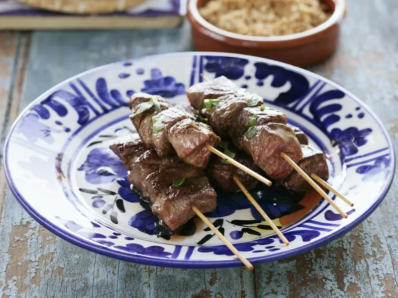 Gegrillte Spieße vom Lamm