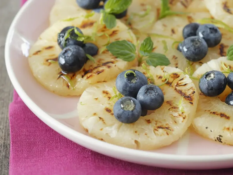 Ananas vom Grill mit Honig