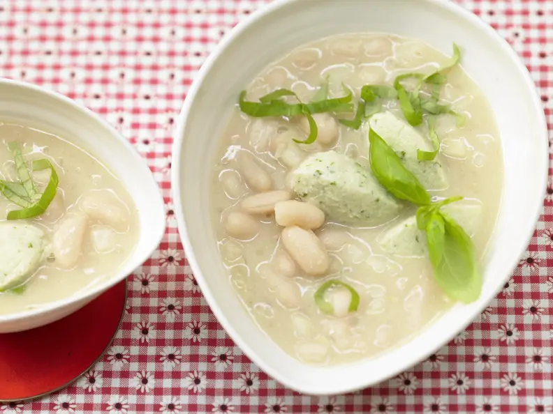 Bohnensuppe mit Quarkklößchen