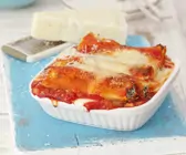 Cannelloni gefüllt mit Ricotta-Rucola-Creme, überbacken mit Bechamel- und Tomatensoße