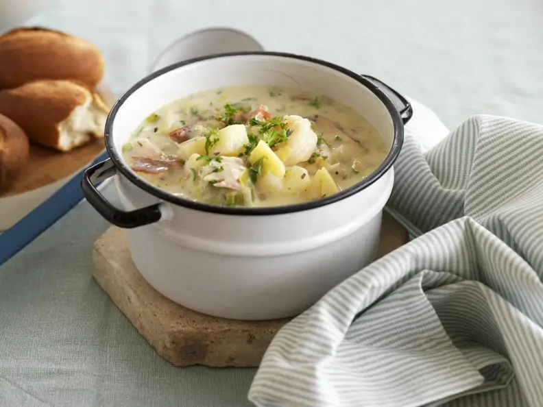 Kartoffelsuppe mit geräuchertem Fisch