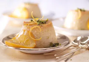 Orangen-Flan mit Pistazien