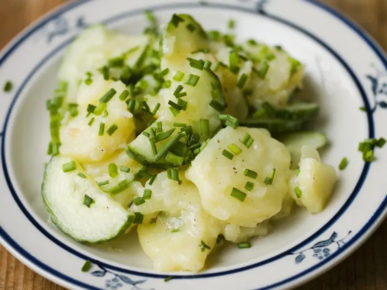 Kartoffelsalat mit Gurke