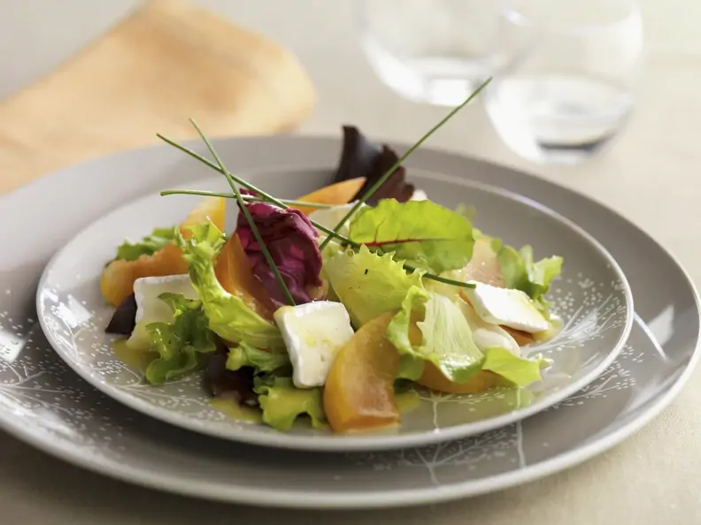 Salat mit Brie und Zwetschgen