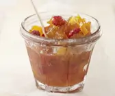 Aprikosen-Relish mit Erdbeeren