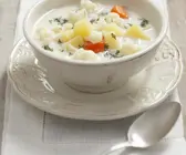 Cremige Blumenkohlsuppe mit Dill