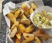 Kohlrabi- und Kartoffelecken mit Maissalat