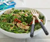 Rucolasalat mit Hähnchen und Orzo-Nudeln