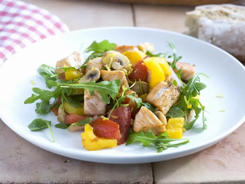 Gemüse-Lachs-Salat