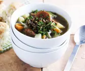 Linsensuppe mit scharfer spanischer Wurst (Chorizo)
