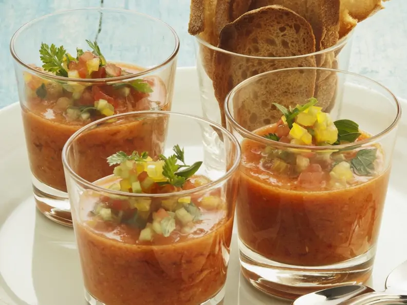 Spanische Gemüsesuppe (Gazpacho)