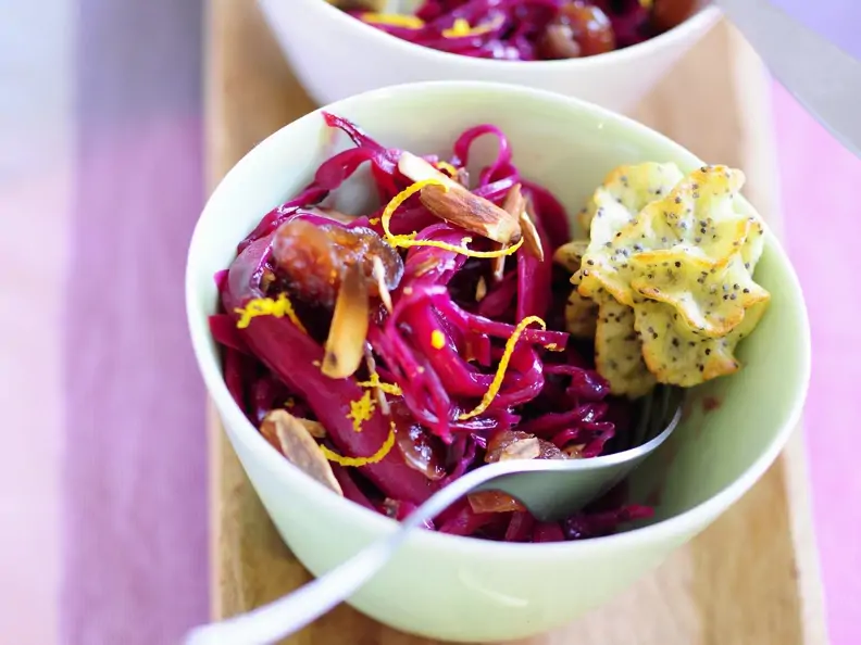 Orangen-Rotkraut-Salat mit Kranbeeren dazu Pommes duchesse mit Mohn