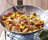 Bunte Putenpfanne mit Kirschtomaten