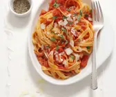 Nudeln mit scharfer Tomaten-Speck-Sauce (Amatriciana)