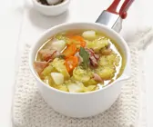 Kartoffel-Wirsing-Eintopf mit getrocknetem Schinken (Pancetta)