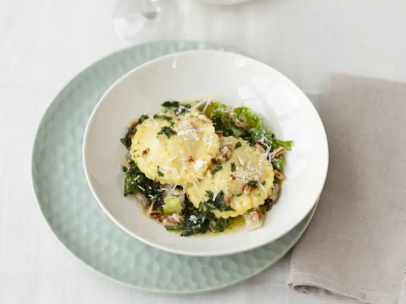Ravioli aus Kartoffelteig mit Endiviengemüse