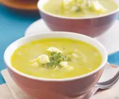Selleriecremesuppe mit pikantem Käse