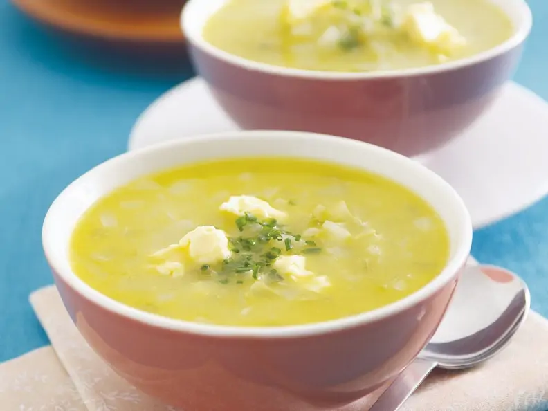 Selleriecremesuppe mit pikantem Käse