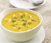 Gelbe Nudelsuppe mit Linsen