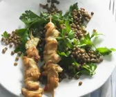 Hähnchenspieße mit Linsensalat