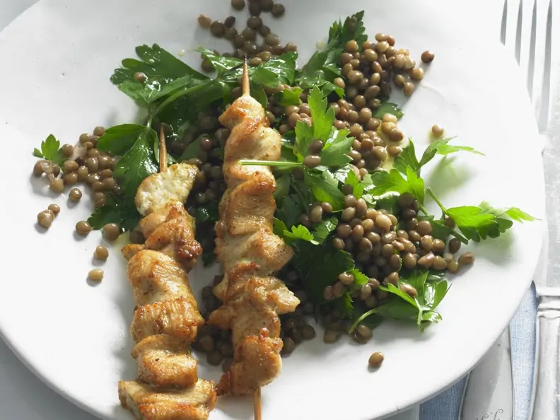 Hähnchenspieße mit Linsensalat