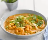 Suppe aus Singapur mit Garnelen und Nudeln