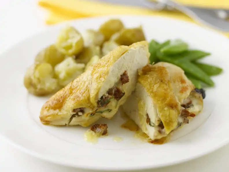 Hähnchenfilet mit Käse überbacken