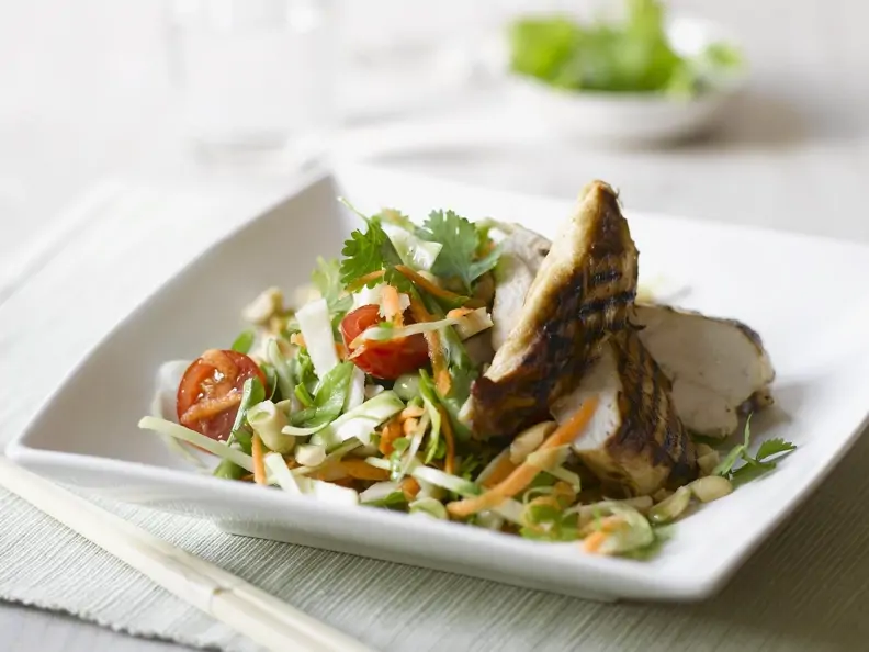 Salat mit Hähnchenbrust vom Grill