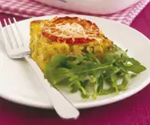 Gemüsegratin mit Rucola und Tomate
