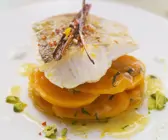 Zander auf Karottensalat