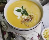 Kürbiscremesuppe mit Äpfeln und Möhren