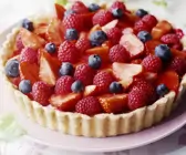 Kuchen mit Sommer-Beeren