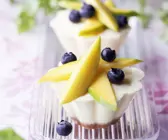 Kleine Käseküchlein mit Obst