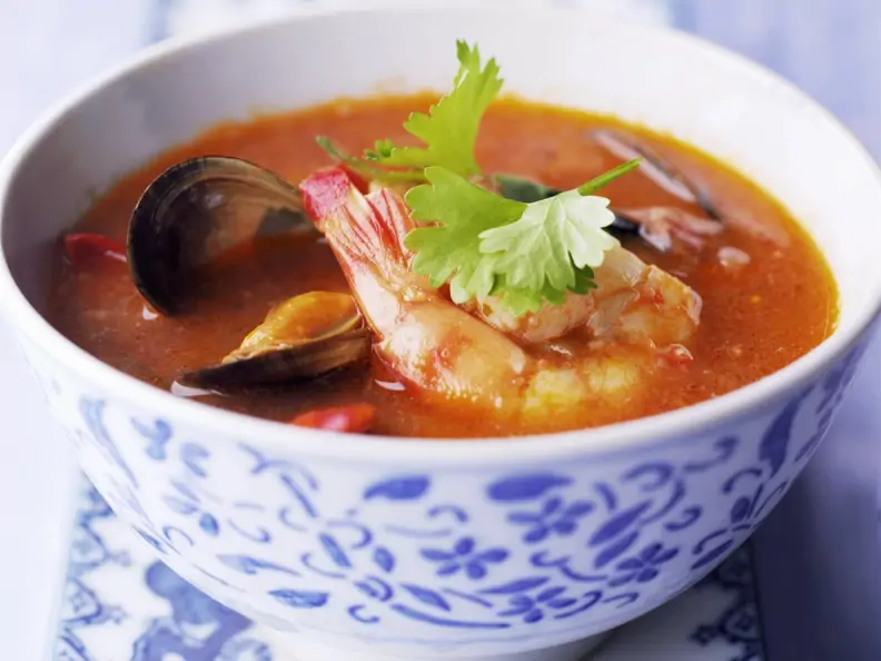 Suppe mit Meeresfrüchten