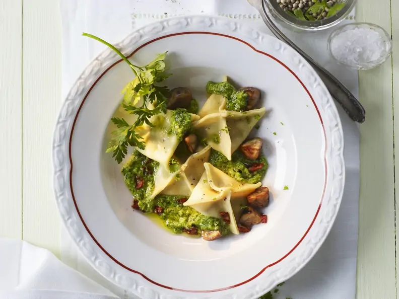 Teigtaschen mit Pesto und Esskastanien
