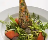 Sülze mit Tafelspitz dazu Blattsalat mit Kernöldressing
