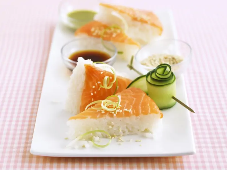 Sushi-Ecken mit Lachs