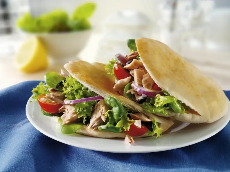 Pitabrote mit Thunfisch