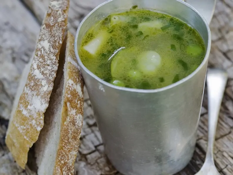 Sommerliche Gemüsesuppe