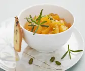 Aprikosensalat mit Pistazien