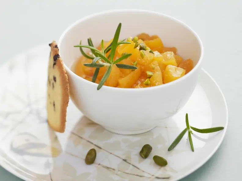Aprikosensalat mit Pistazien