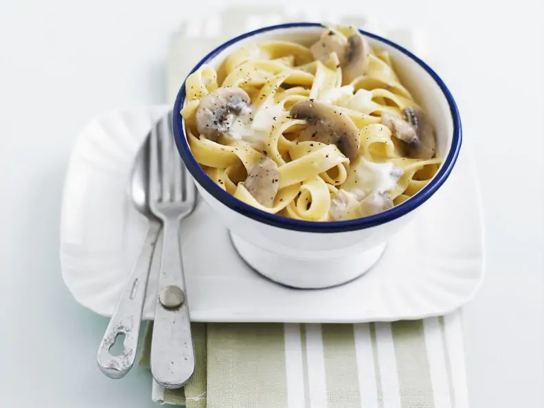 Pasta mit Champignon-Sahne-Soße