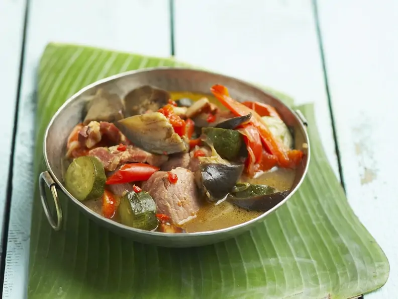 Ratatouille mit Schweinefleisch auf kreolische Art