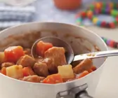 Kalbsgulasch mit Karotten-Pastinaken-Gemüse