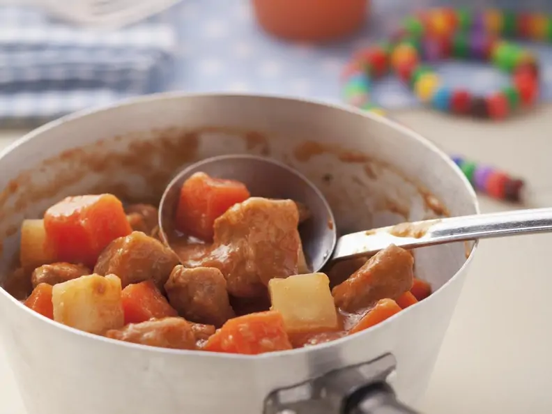 Kalbsgulasch mit Karotten-Pastinaken-Gemüse