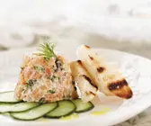 Forellentatar mit Gurkensalat